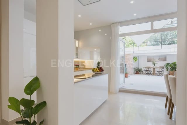 Maison de Ville de 4 chambres à louer à Els Orriols, Valence ville - 3 500 € (Ref: 10021609)