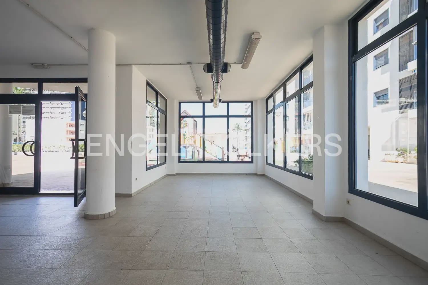 Appartement de 2 chambres à louer à La Pobla de Farnals avec piscine garage - 1 200 € (Ref: 10021676)