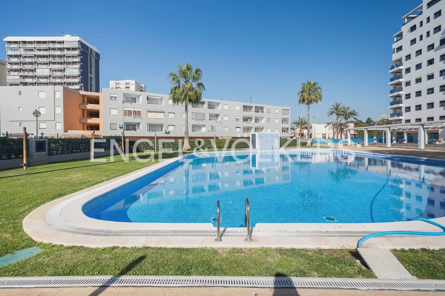 Appartement de 2 chambres à louer à La Pobla de Farnals avec piscine garage - 1 200 € (Ref: 10021676)