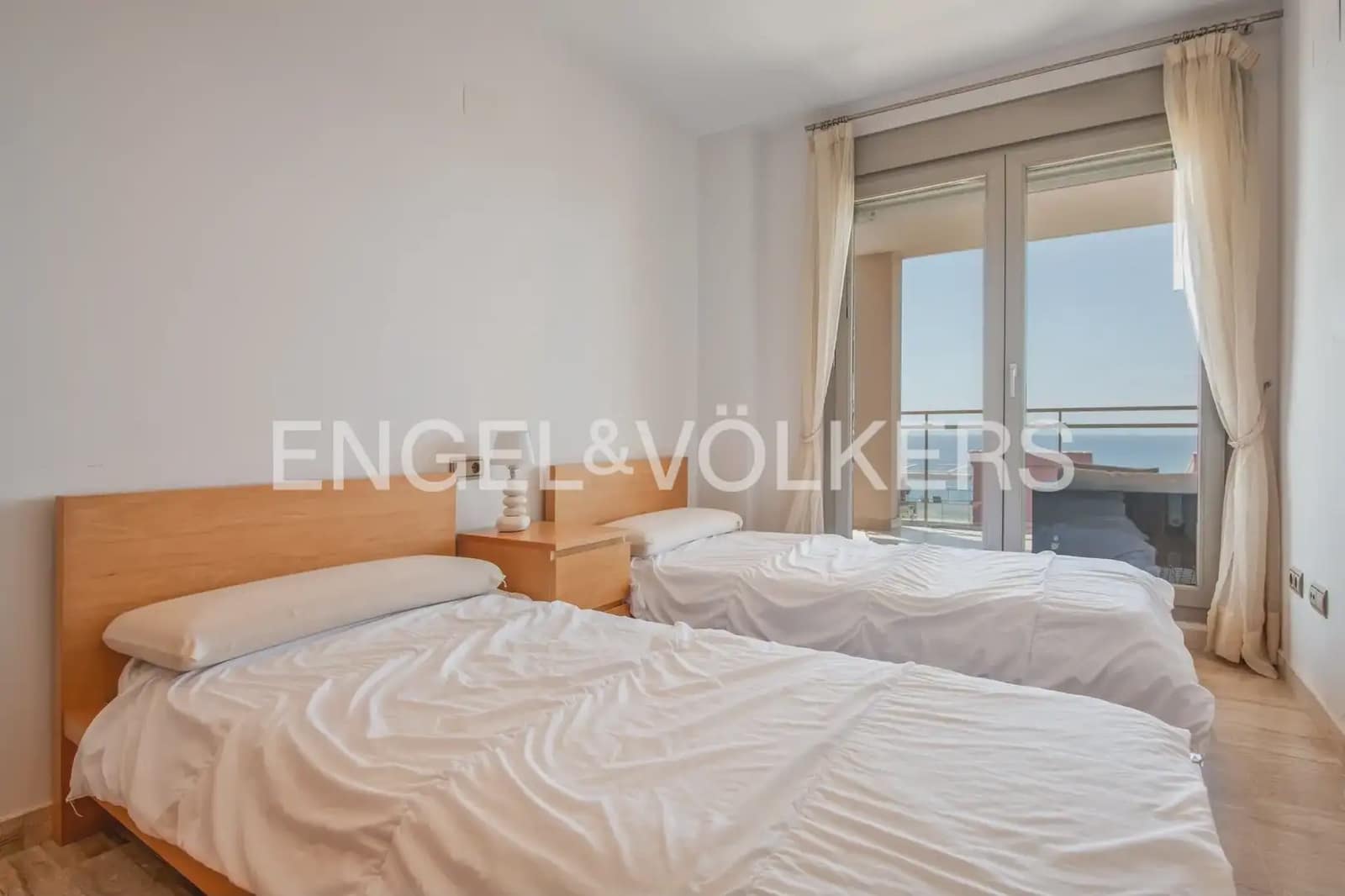 Appartement de 3 chambres à louer à Oropesa  avec piscine garage - 1 750 € (Ref: 10023263)