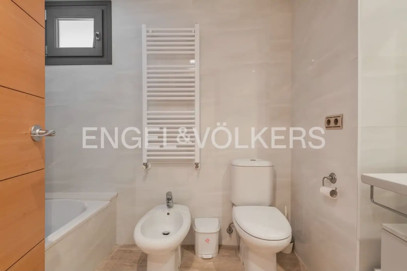 Appartement de 3 chambres à louer à Oropesa  avec piscine garage - 1 750 € (Ref: 10023263)