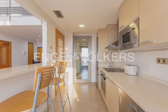 3 bedroom Flat for rent in Oropesa  with pool garage - € 1,750 (Ref: 10023263)