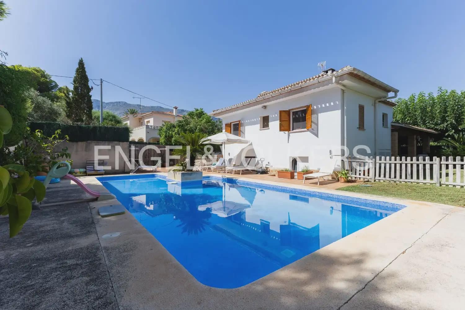 5 bedroom Villa for sale in Denia with pool garage - € 1,200,000 (Ref: 10023264)