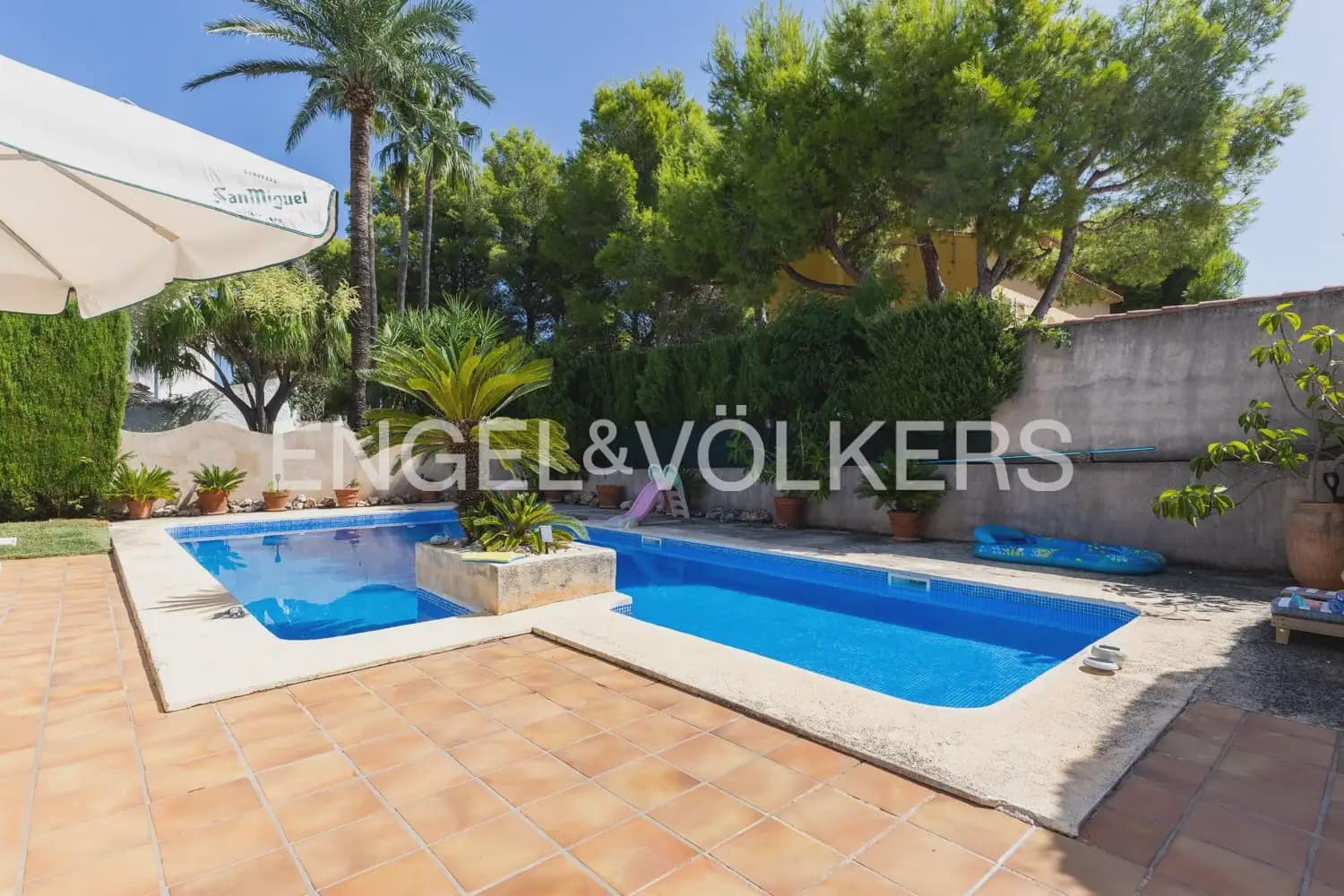 5 bedroom Villa for sale in Denia with pool garage - € 1,200,000 (Ref: 10023264)
