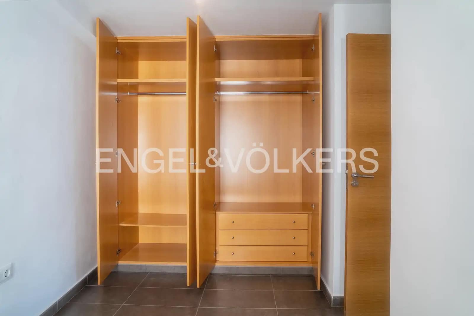 3 soveværelse Lejlighed til leje i Valencia by - € 1.200 (Ref: 10023395)