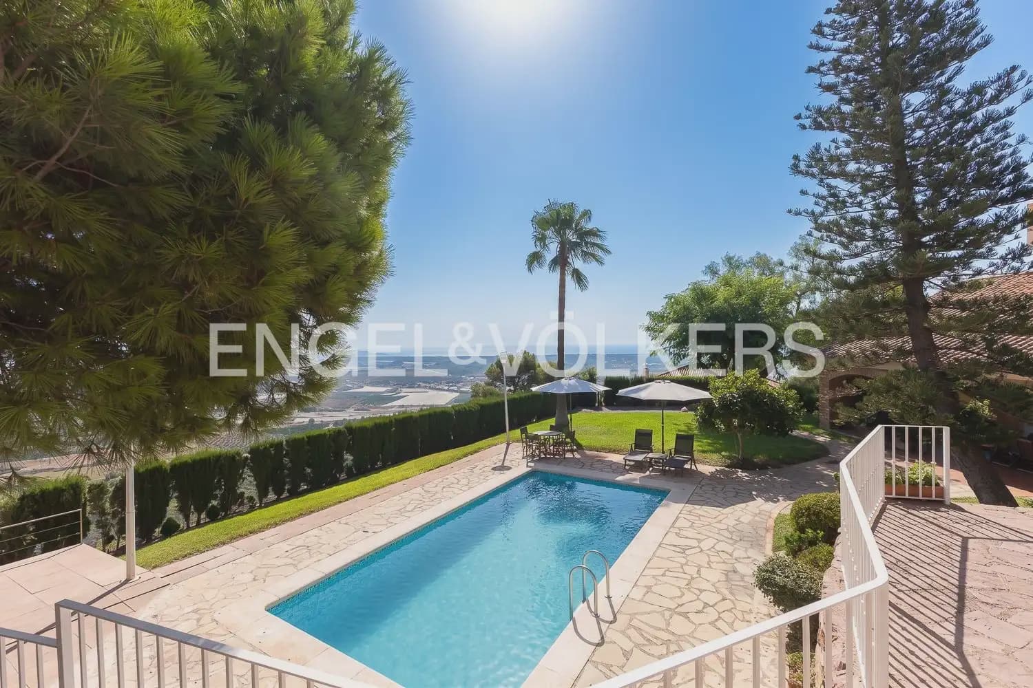5 sypialnia Willa na sprzedaż w Sagunto / Sagunt z basenem garażem - 995 000 € (Ref: 10023397)