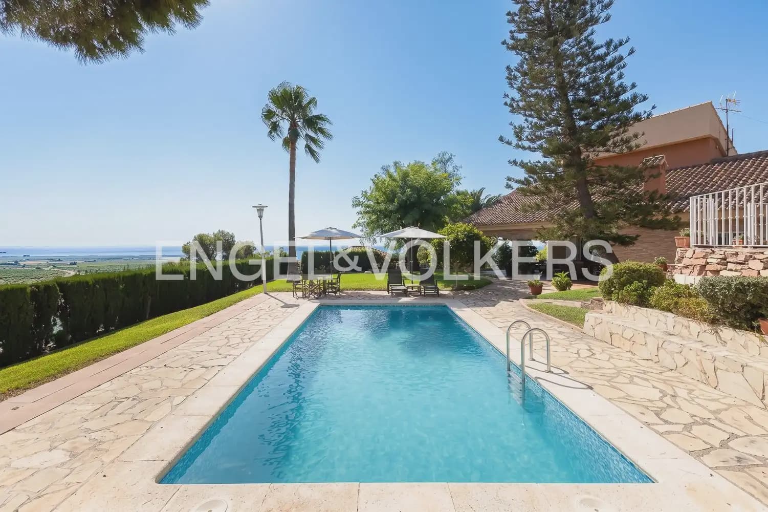 5 sypialnia Willa na sprzedaż w Sagunto / Sagunt z basenem garażem - 995 000 € (Ref: 10023397)