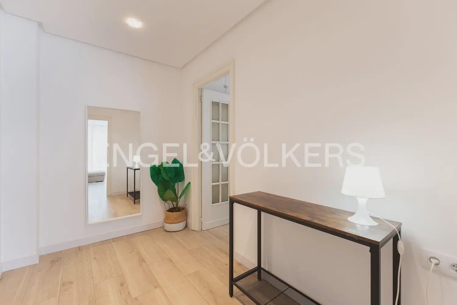 Piso de 3 habitaciones en València ciudad en alquiler - 1.700 € (Ref: 10024877)