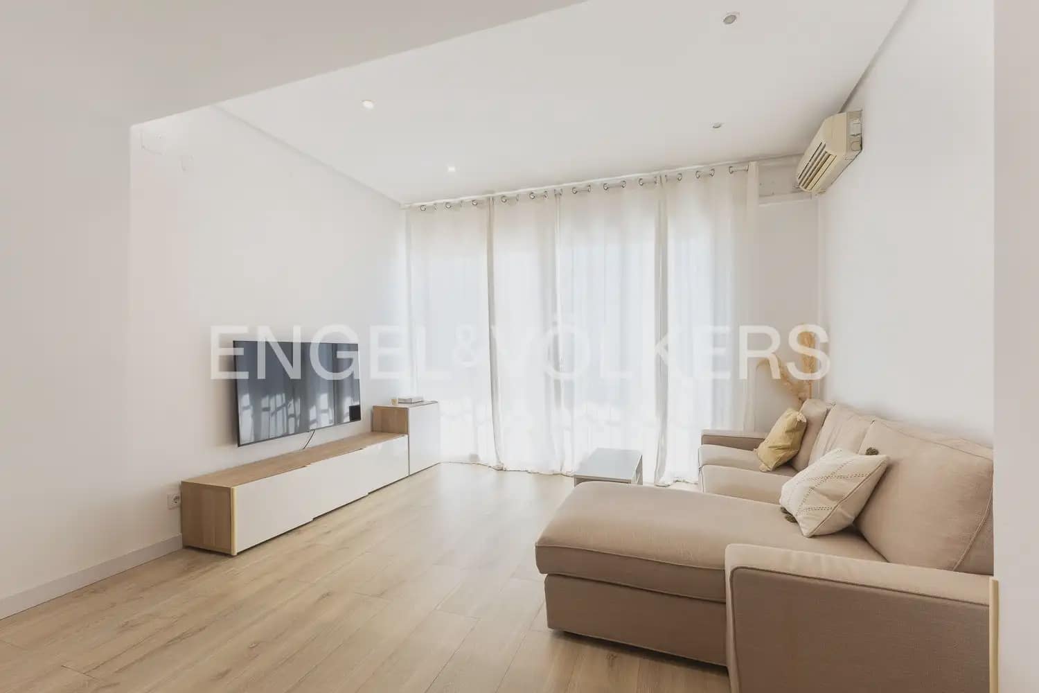 Piso de 3 habitaciones en València ciudad en alquiler - 1.700 € (Ref: 10024877)