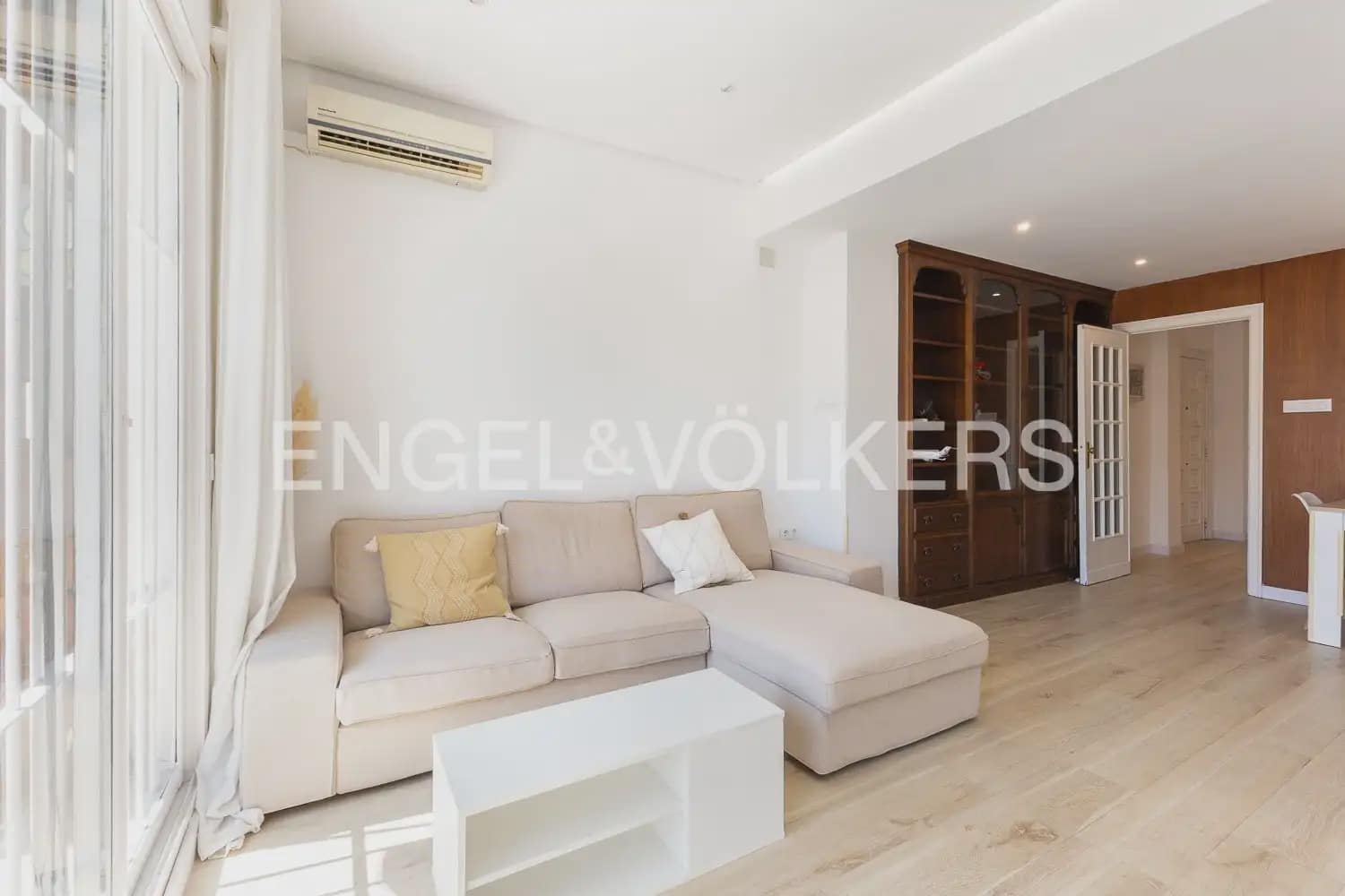 Piso de 3 habitaciones en València ciudad en alquiler - 1.700 € (Ref: 10024877)