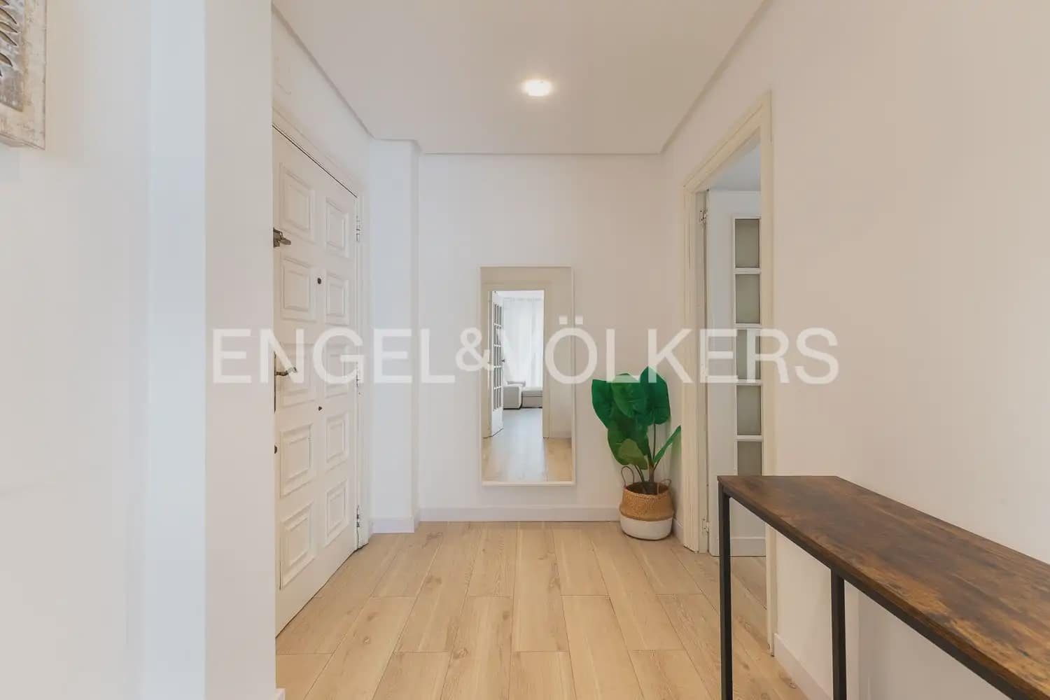 Piso de 3 habitaciones en València ciudad en alquiler - 1.700 € (Ref: 10024877)