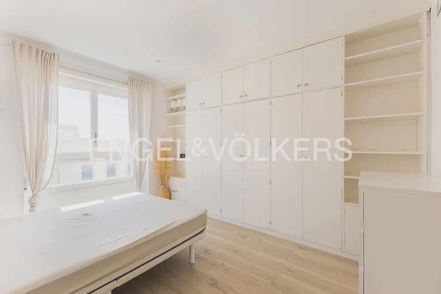 Piso de 3 habitaciones en València ciudad en alquiler - 1.700 € (Ref: 10024877)