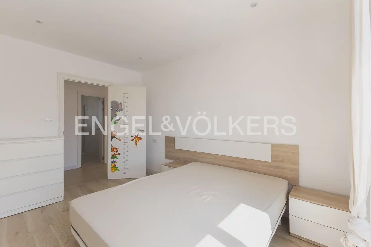 Piso de 3 habitaciones en València ciudad en alquiler - 1.700 € (Ref: 10024877)