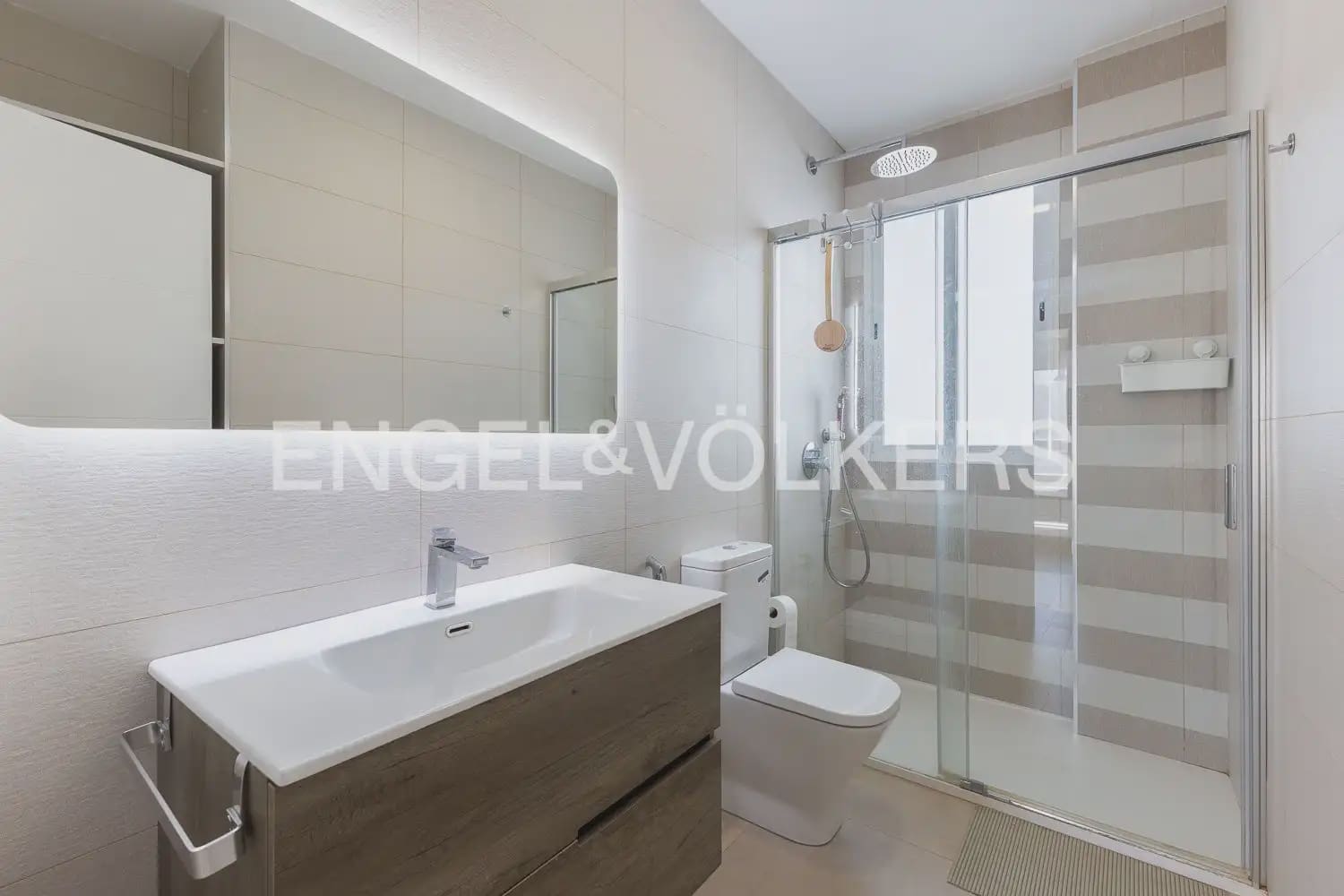 Piso de 3 habitaciones en València ciudad en alquiler - 1.700 € (Ref: 10024877)