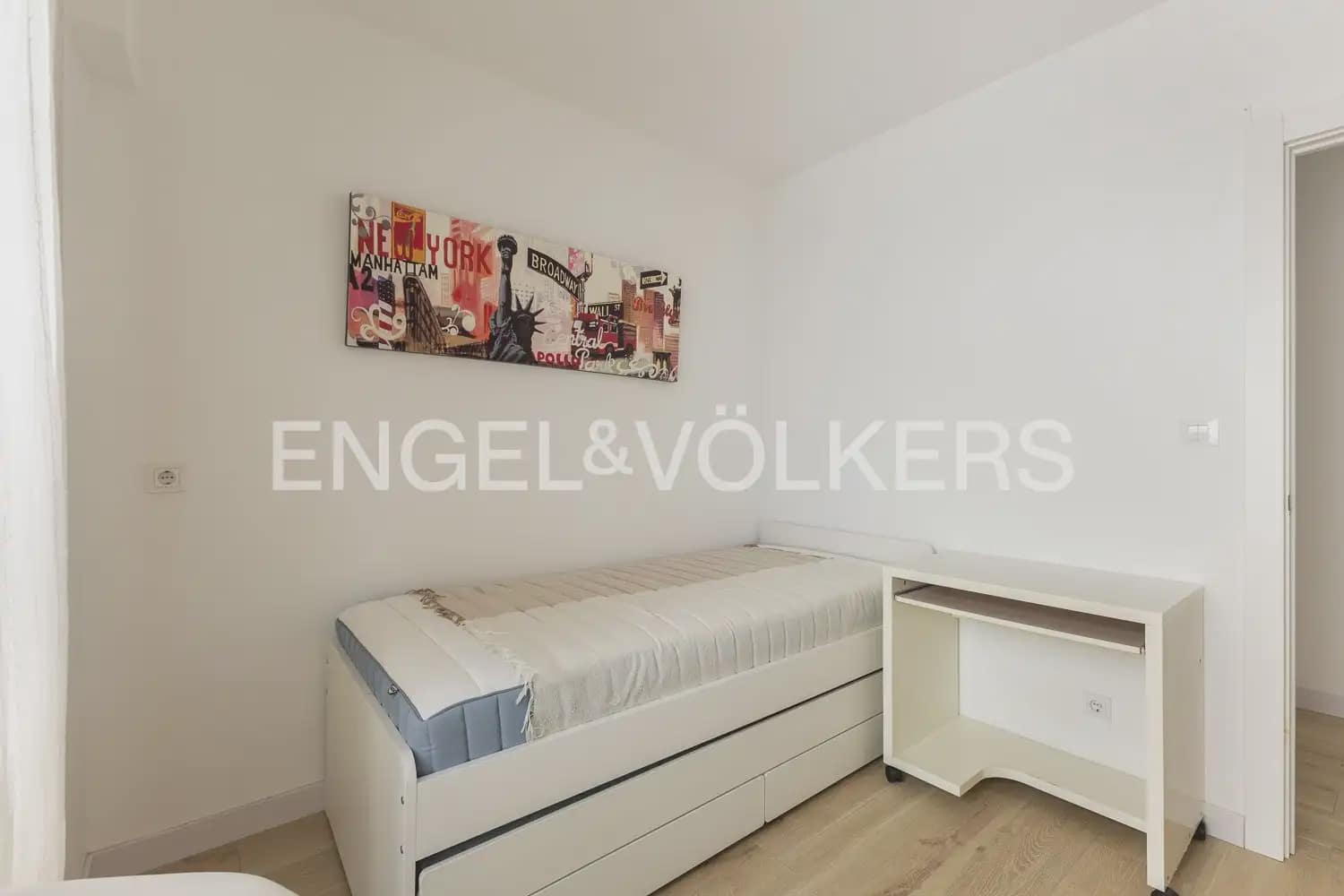 Piso de 3 habitaciones en València ciudad en alquiler - 1.700 € (Ref: 10024877)