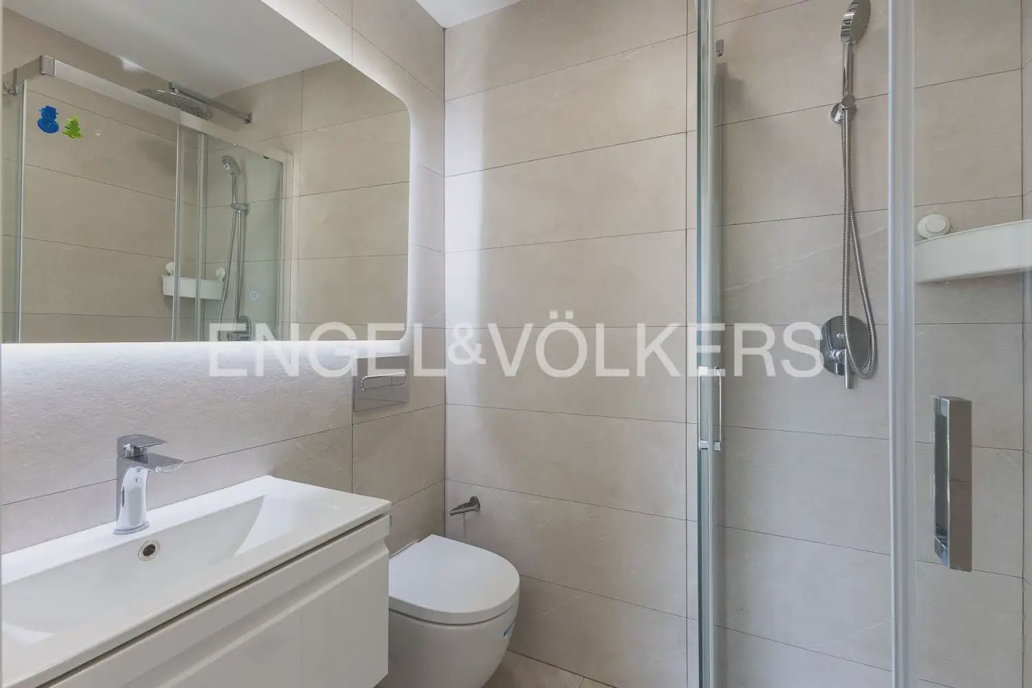 Piso de 3 habitaciones en València ciudad en alquiler - 1.700 € (Ref: 10024877)