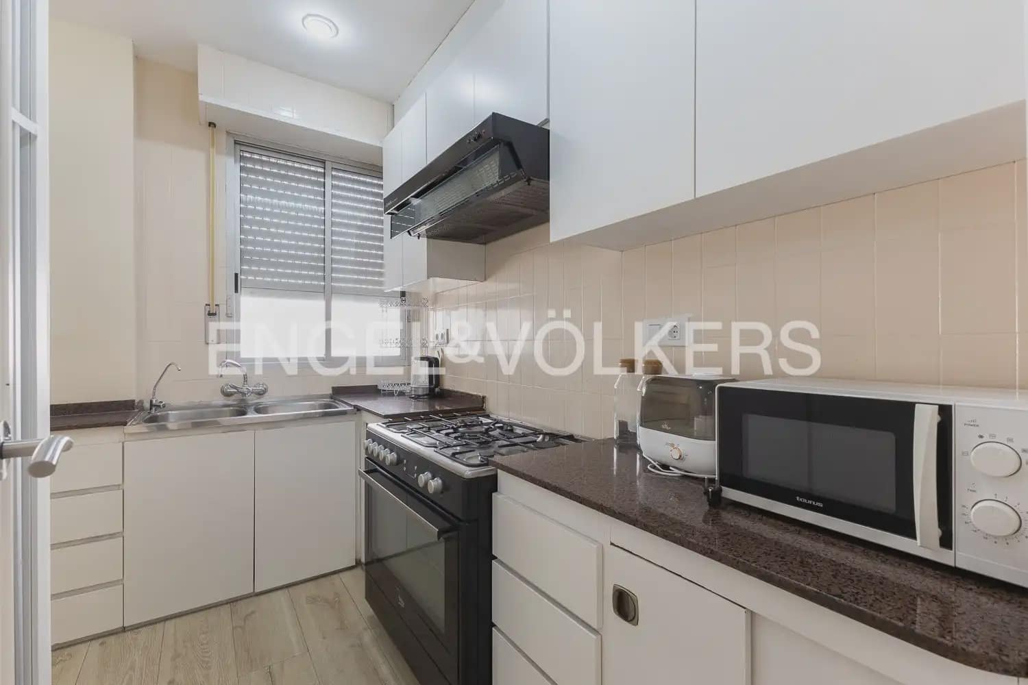 Piso de 3 habitaciones en València ciudad en alquiler - 1.700 € (Ref: 10024877)
