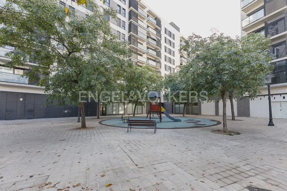 1 sovrum Lägenhet att hyra i Valencia stad med garage - 1 400 € (Ref: 10024878)
