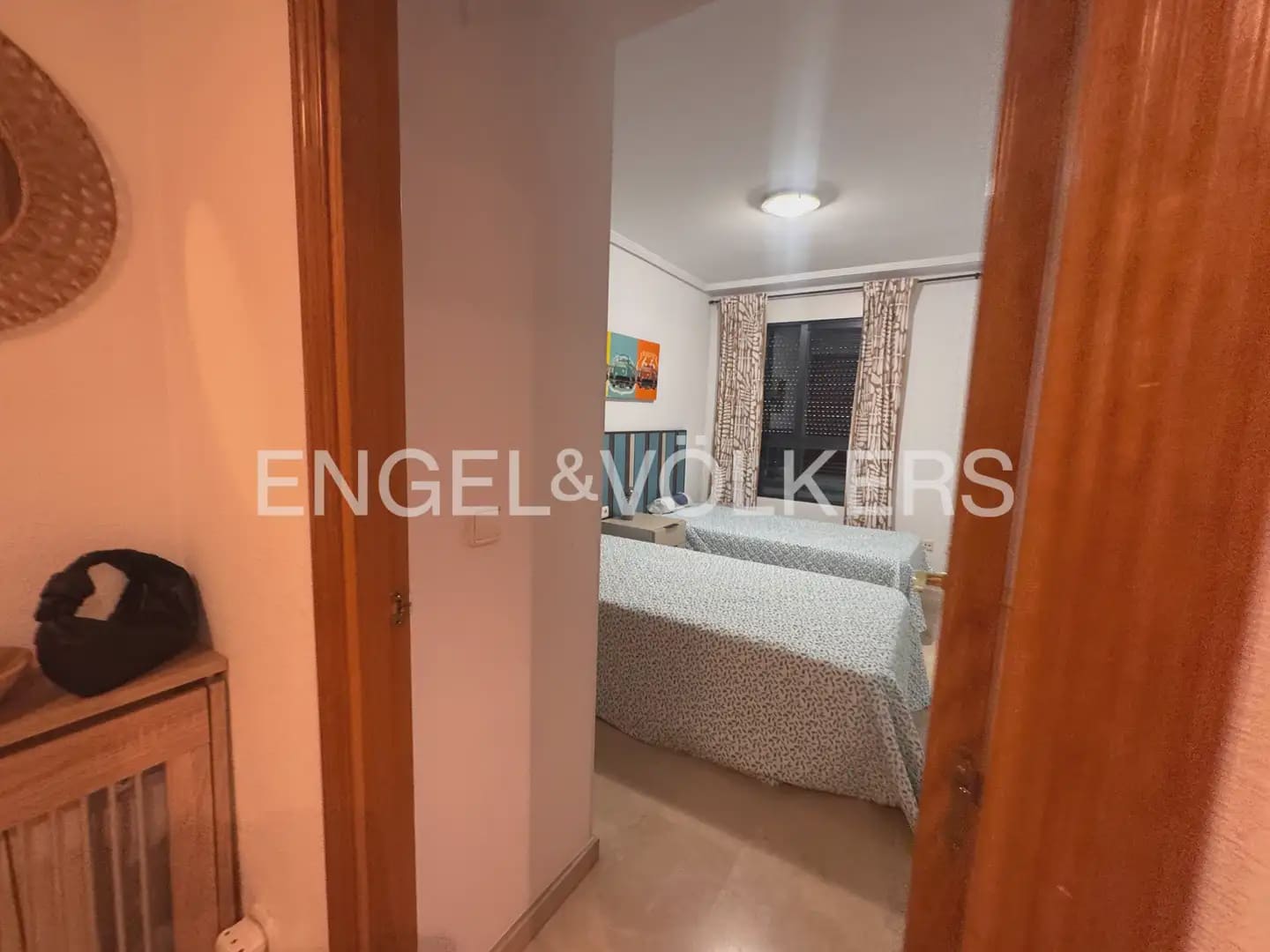 2 bedroom Flat for rent in Valencia city with pool garage - € 1,900 (Ref: 10024879)