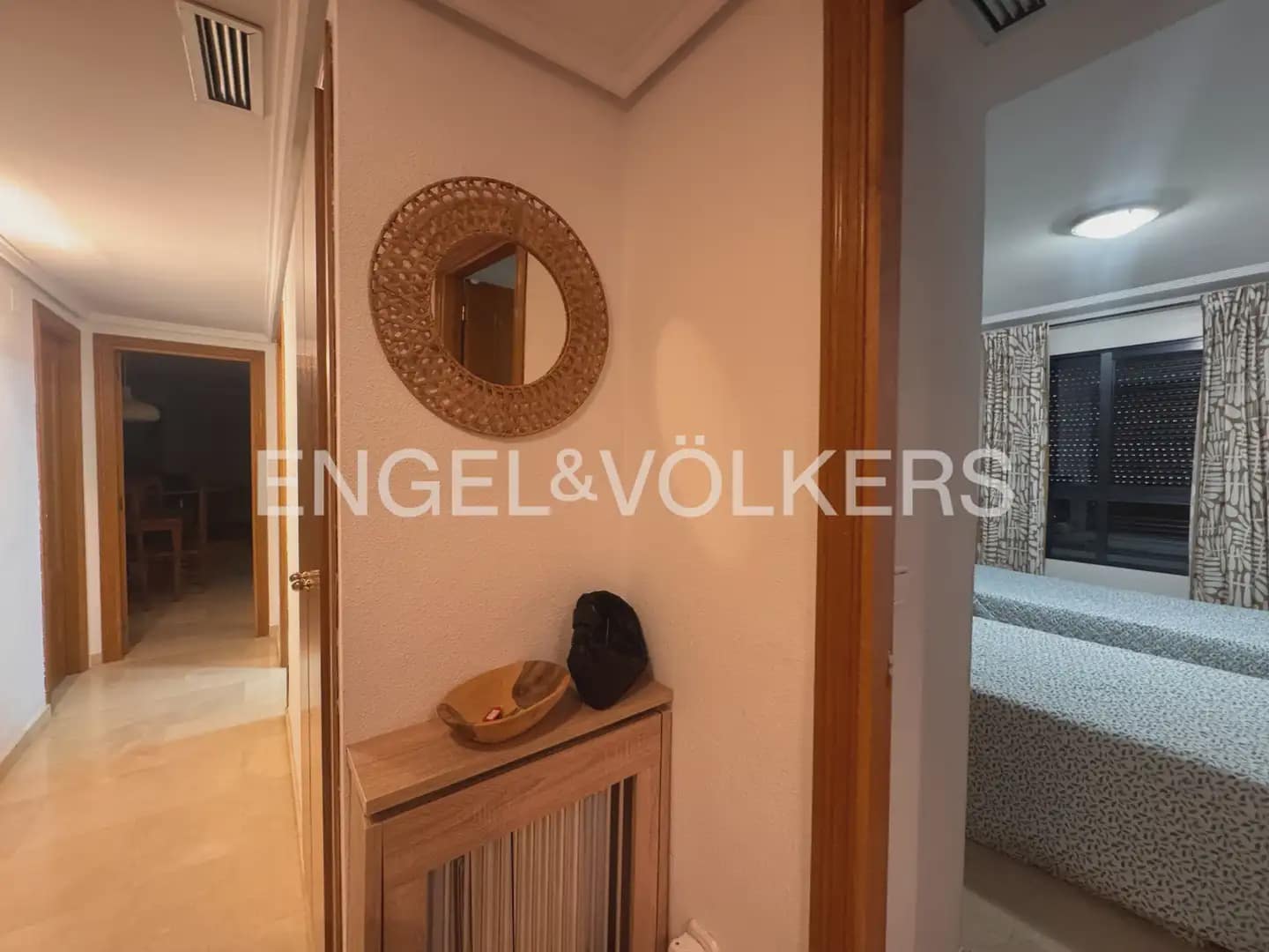 2 bedroom Flat for rent in Valencia city with pool garage - € 1,900 (Ref: 10024879)