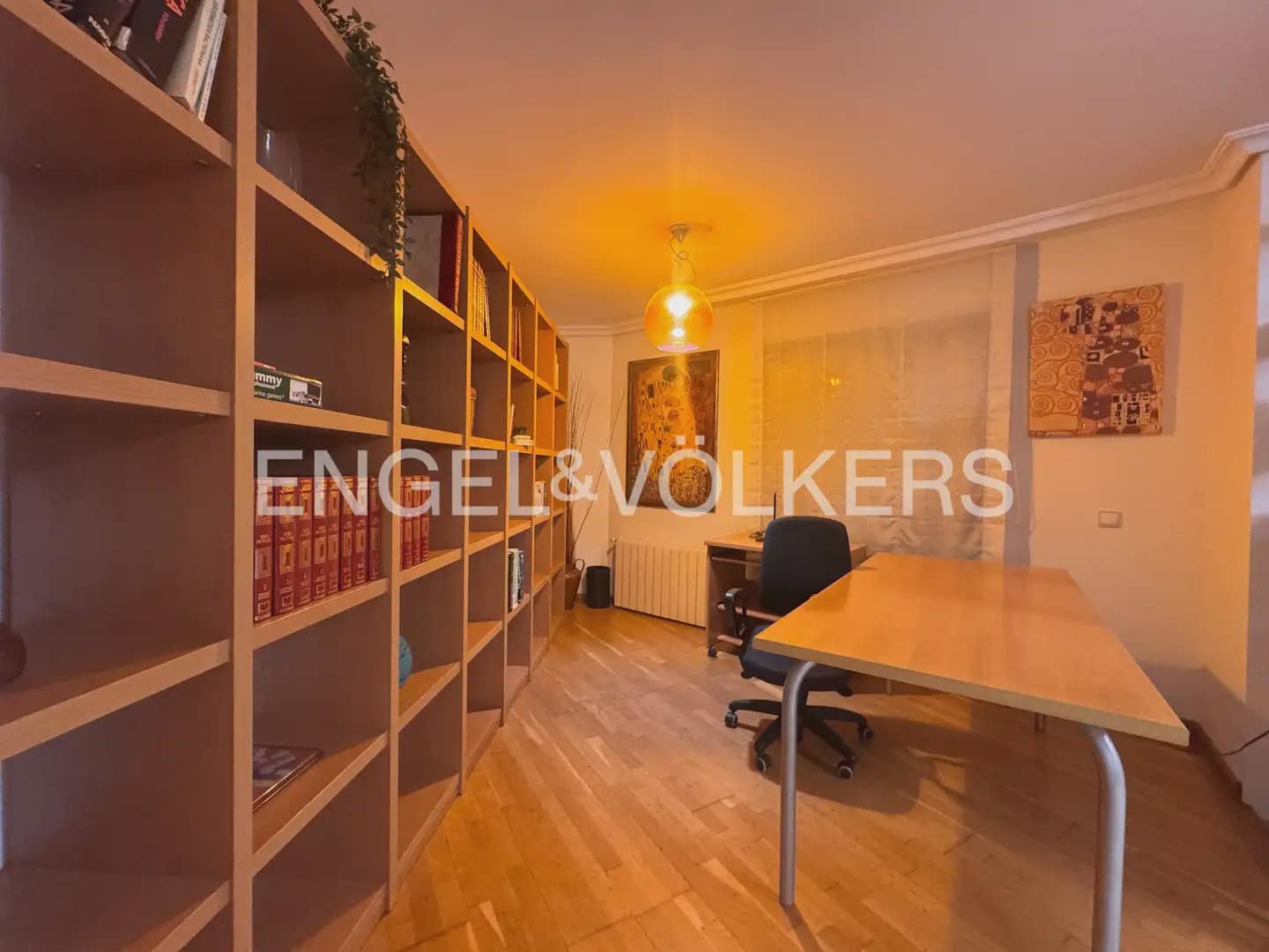 2 bedroom Flat for rent in Valencia city with pool garage - € 1,900 (Ref: 10024879)