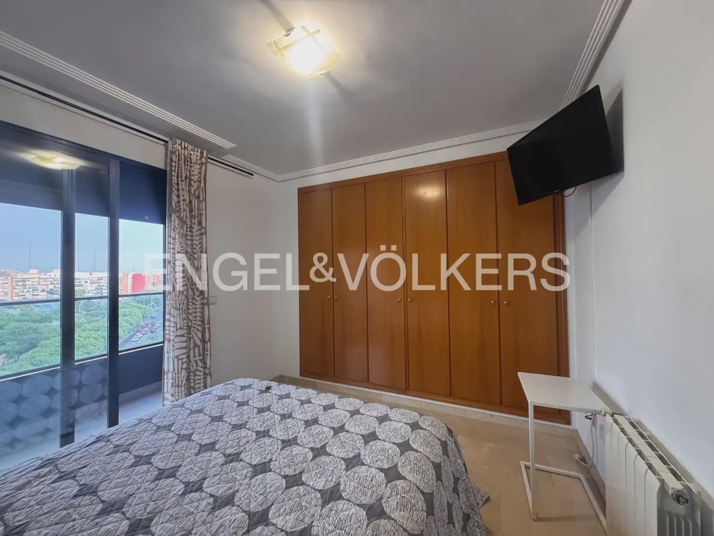 2 bedroom Flat for rent in Valencia city with pool garage - € 1,900 (Ref: 10024879)