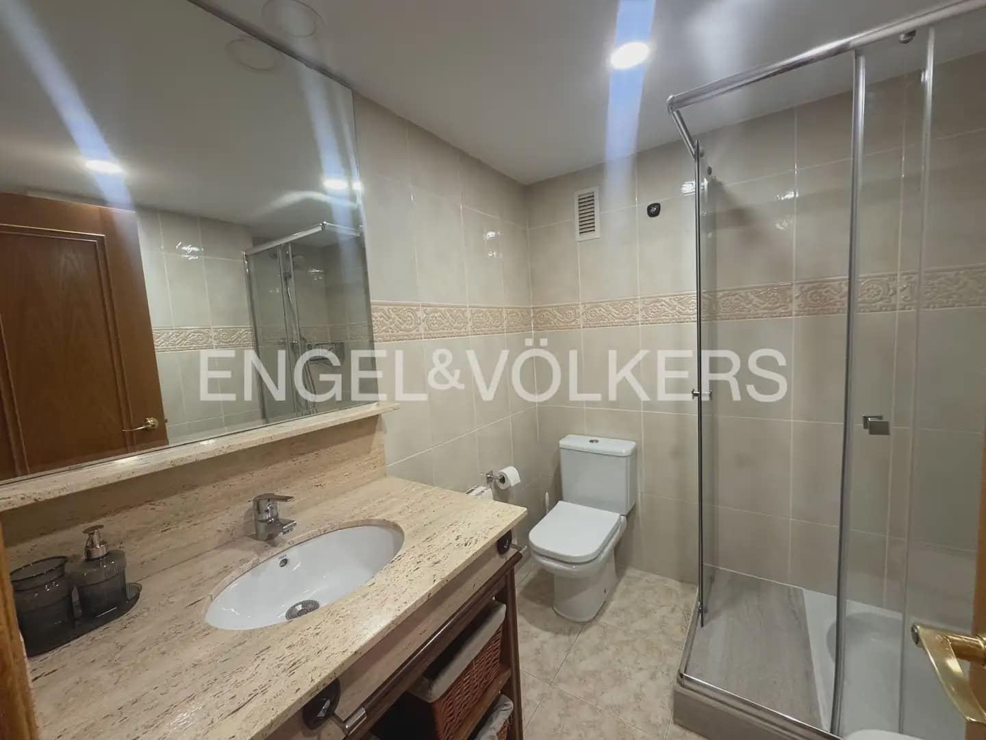 2 bedroom Flat for rent in Valencia city with pool garage - € 1,900 (Ref: 10024879)