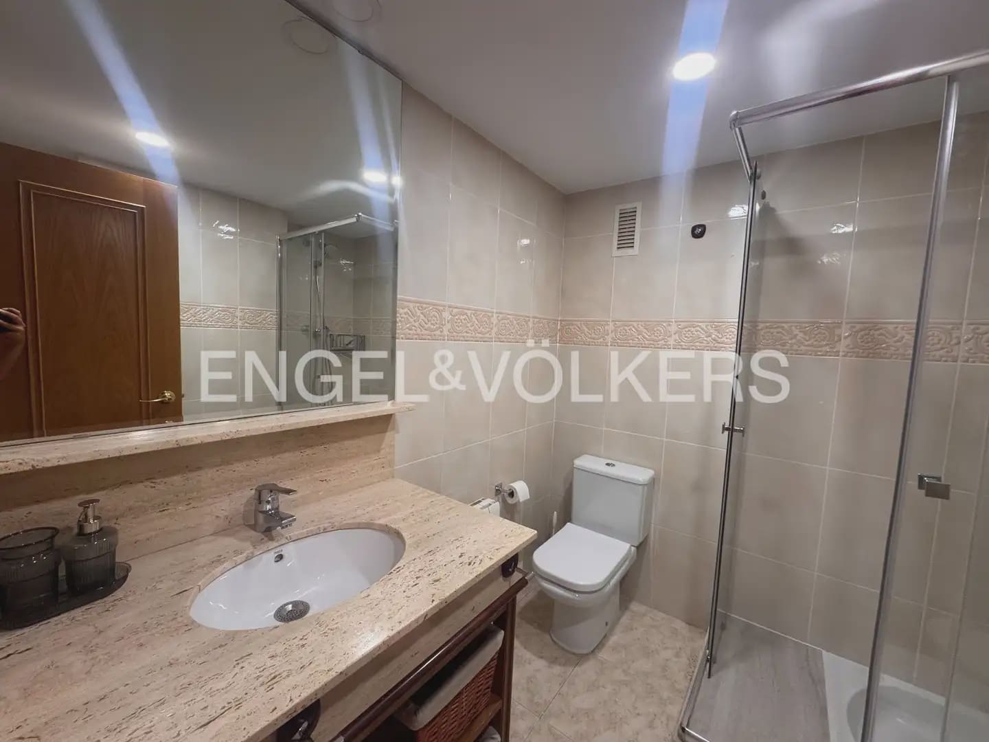 2 bedroom Flat for rent in Valencia city with pool garage - € 1,900 (Ref: 10024879)