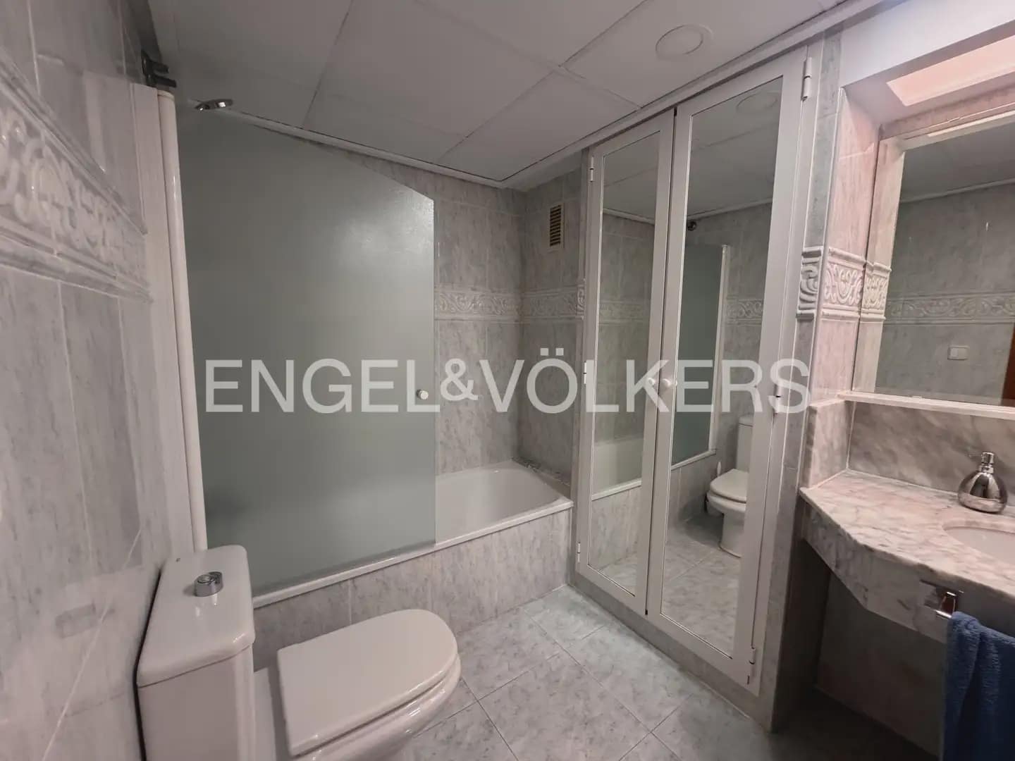 2 bedroom Flat for rent in Valencia city with pool garage - € 1,900 (Ref: 10024879)