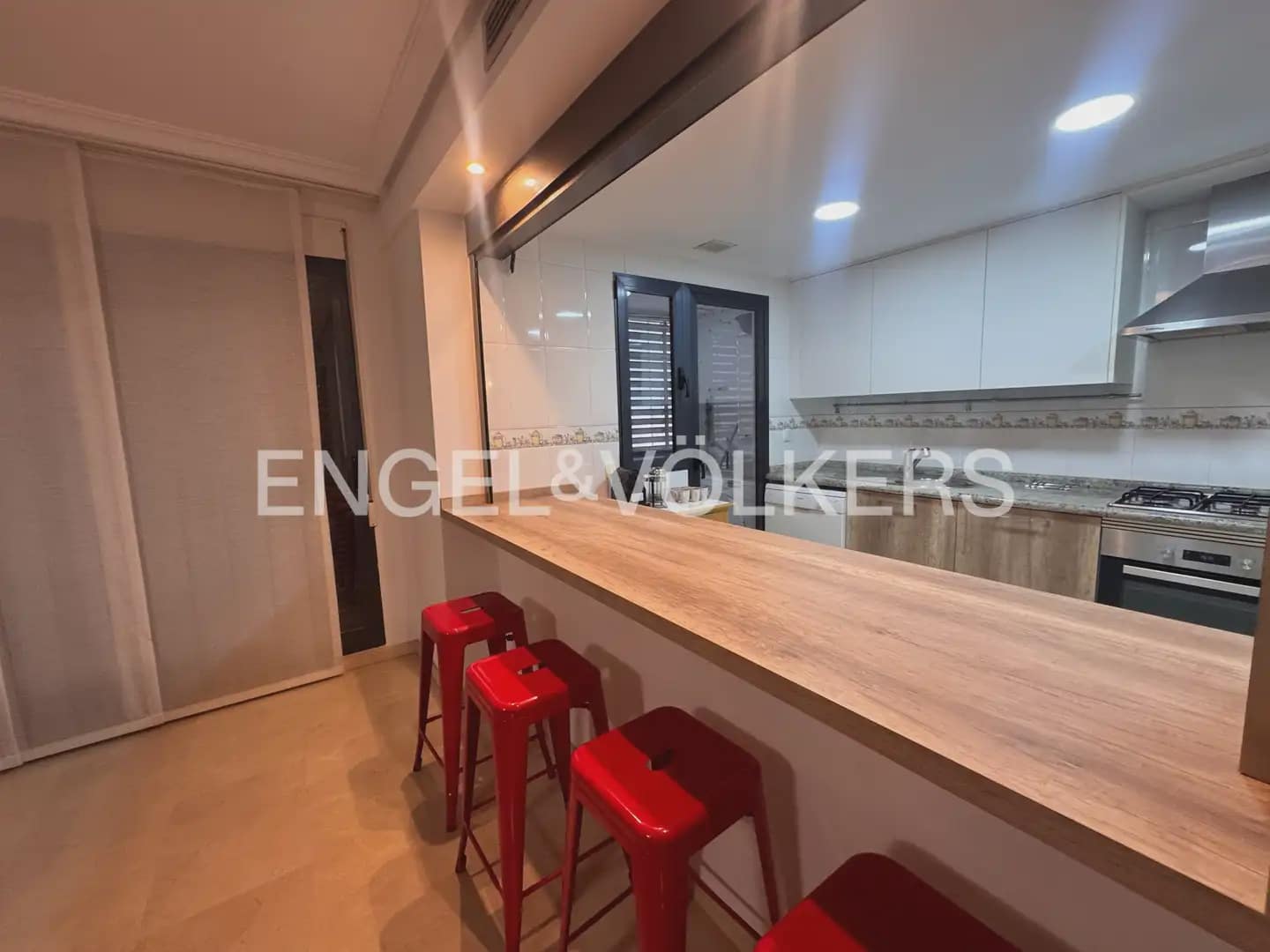 2 bedroom Flat for rent in Valencia city with pool garage - € 1,900 (Ref: 10024879)