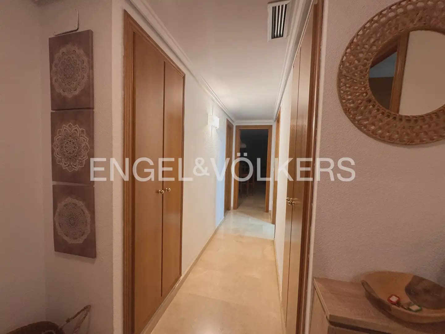 2 bedroom Flat for rent in Valencia city with pool garage - € 1,900 (Ref: 10024879)