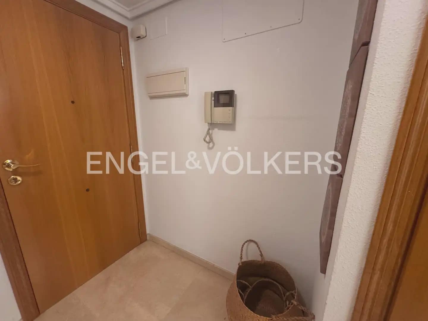 2 bedroom Flat for rent in Valencia city with pool garage - € 1,900 (Ref: 10024879)