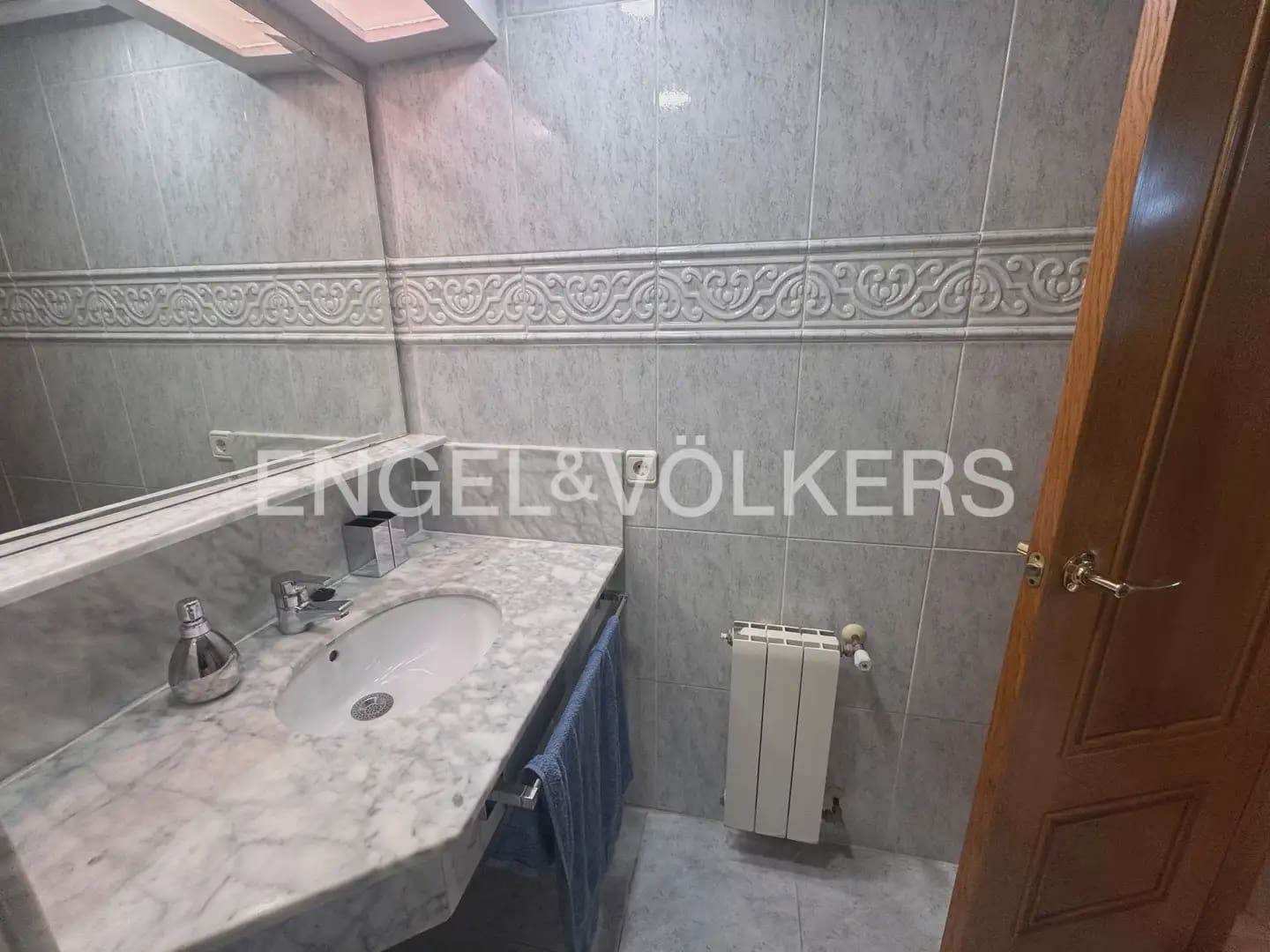 2 bedroom Flat for rent in Valencia city with pool garage - € 1,900 (Ref: 10024879)