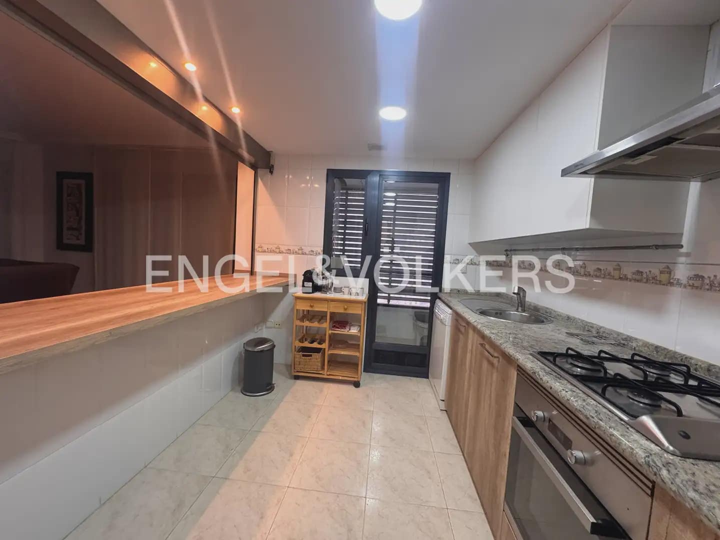 2 bedroom Flat for rent in Valencia city with pool garage - € 1,900 (Ref: 10024879)