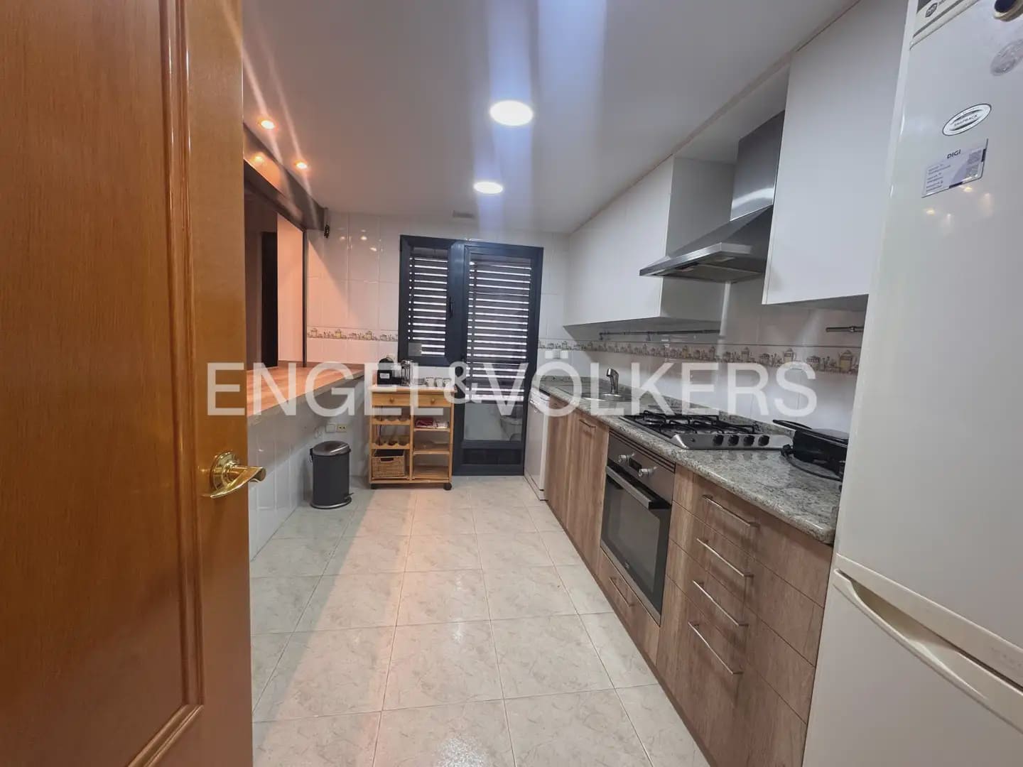 2 bedroom Flat for rent in Valencia city with pool garage - € 1,900 (Ref: 10024879)