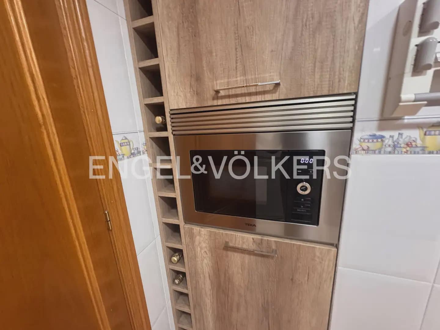 2 bedroom Flat for rent in Valencia city with pool garage - € 1,900 (Ref: 10024879)