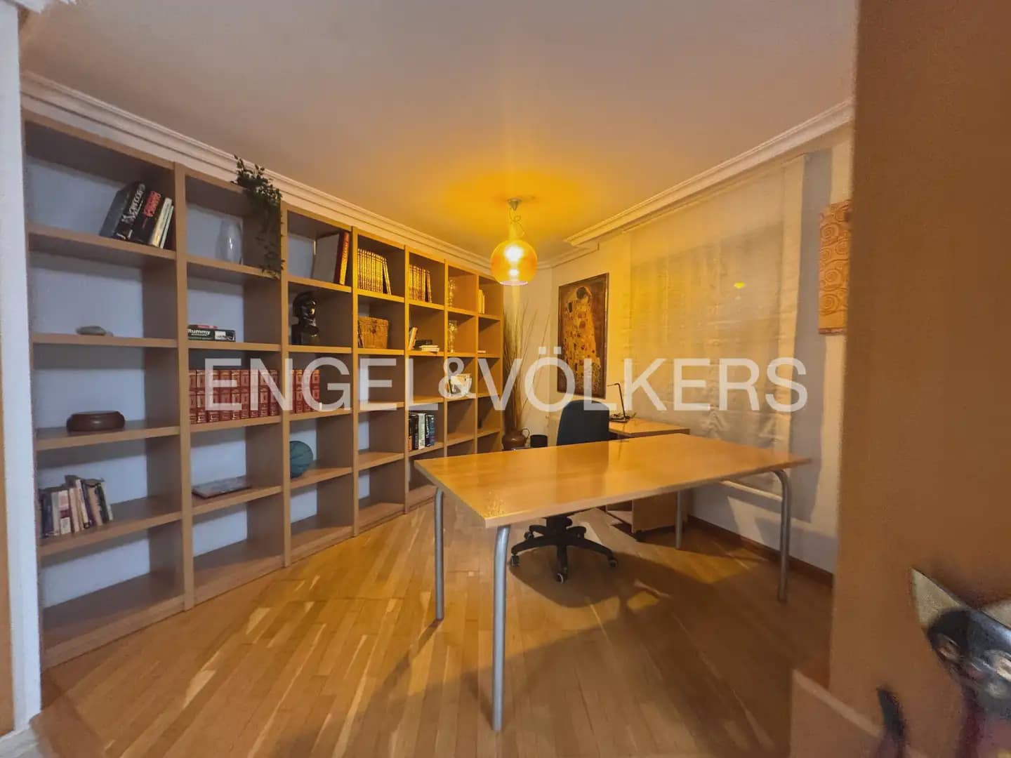 2 bedroom Flat for rent in Valencia city with pool garage - € 1,900 (Ref: 10024879)
