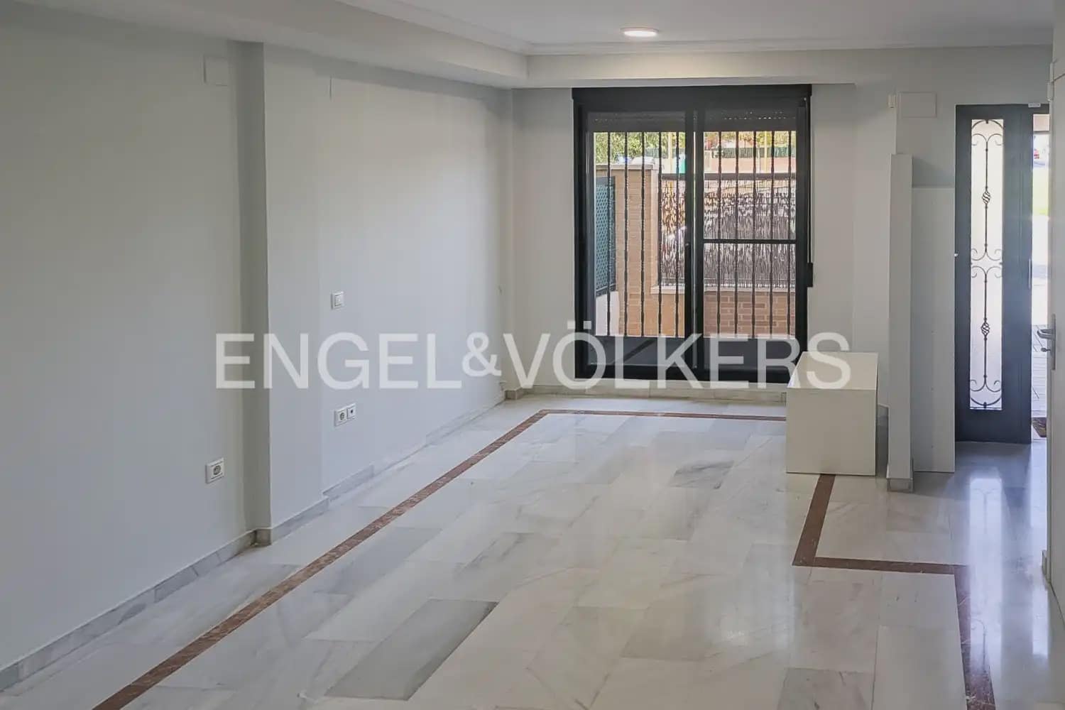 5 quarto Moradia em Banda para arrendar em Torrent com piscina garagem - 1 800 € (Ref: 10024935)