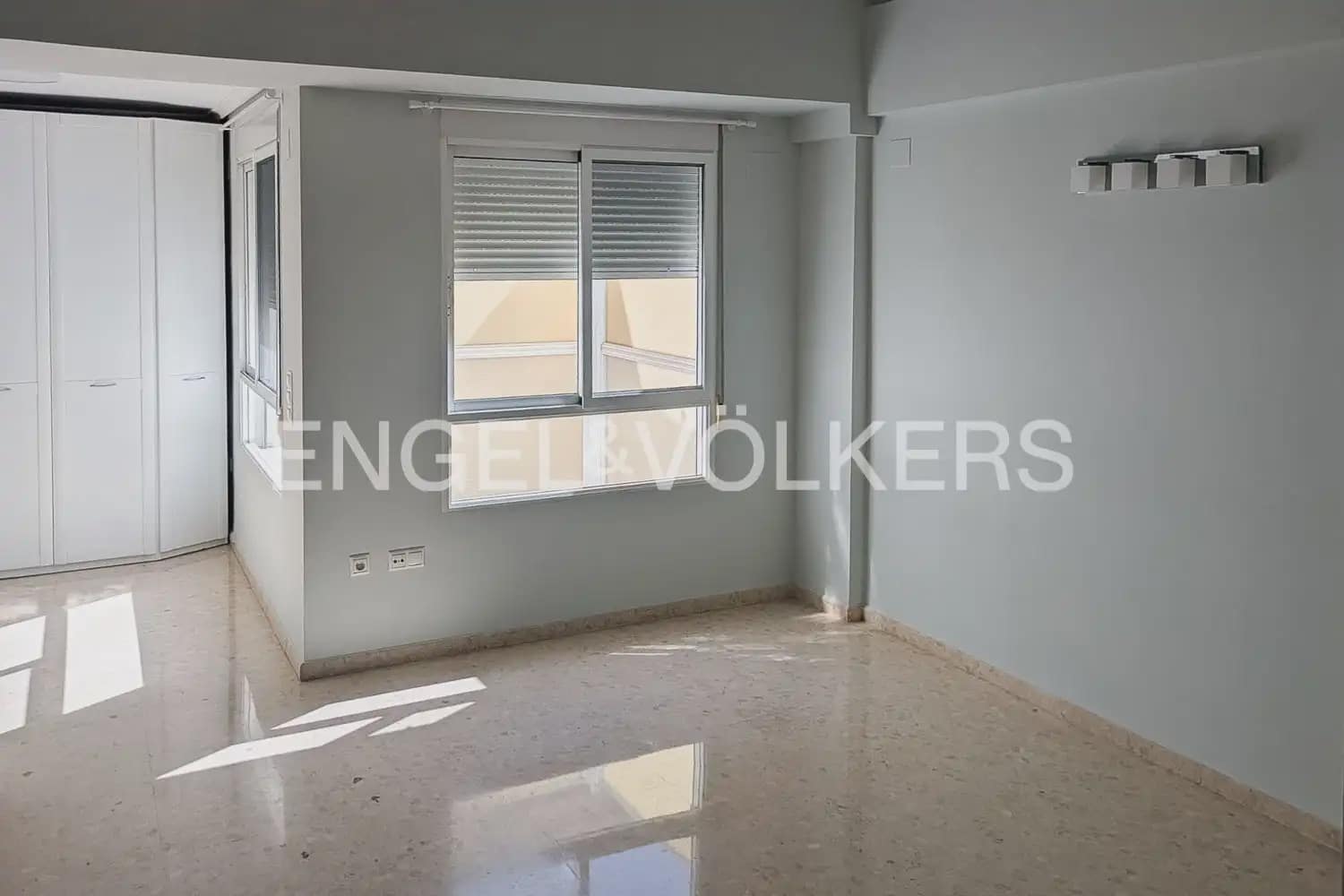 5 quarto Moradia em Banda para arrendar em Torrent com piscina garagem - 1 800 € (Ref: 10024935)