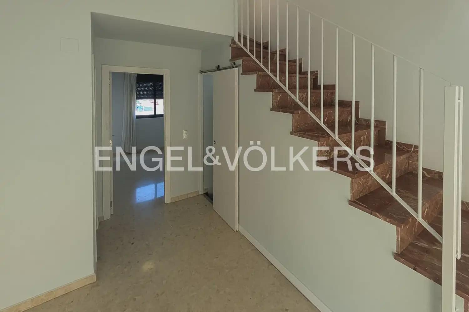 5 quarto Moradia em Banda para arrendar em Torrent com piscina garagem - 1 800 € (Ref: 10024935)
