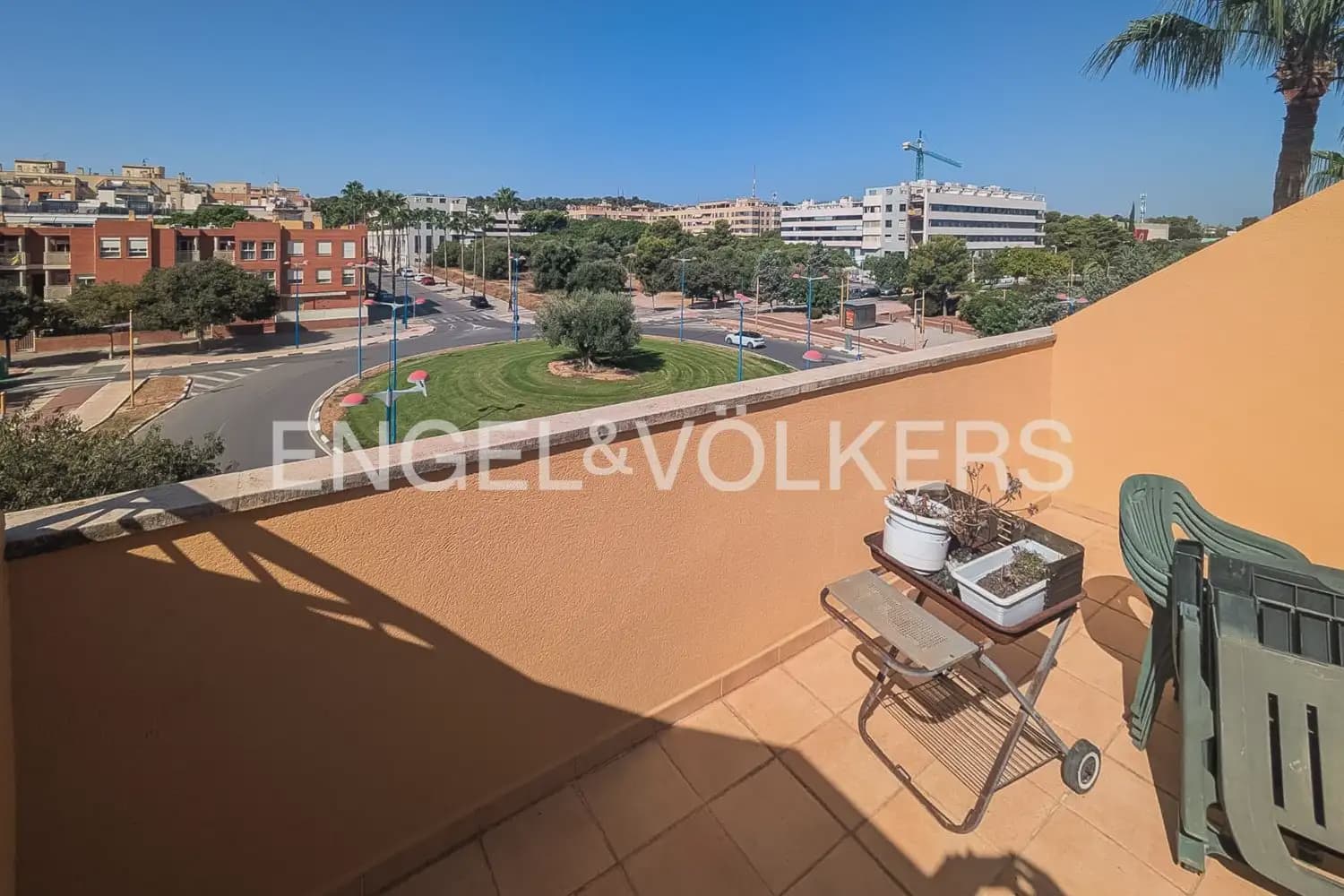 5 quarto Moradia em Banda para arrendar em Torrent com piscina garagem - 1 800 € (Ref: 10024935)