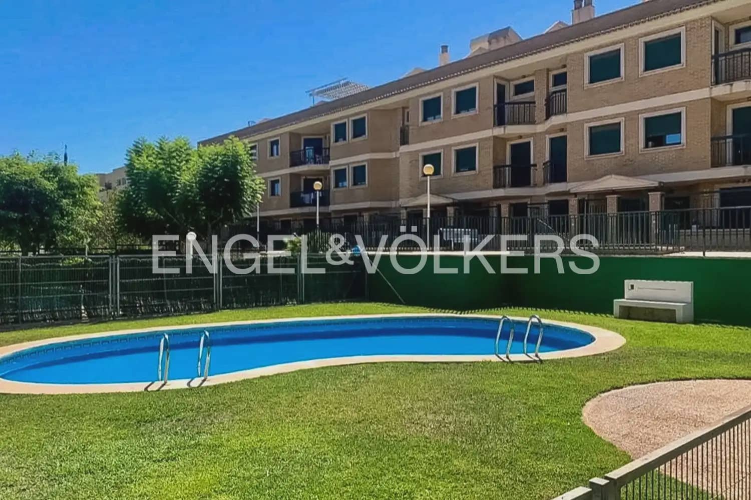 5 quarto Moradia em Banda para arrendar em Torrent com piscina garagem - 1 800 € (Ref: 10024935)