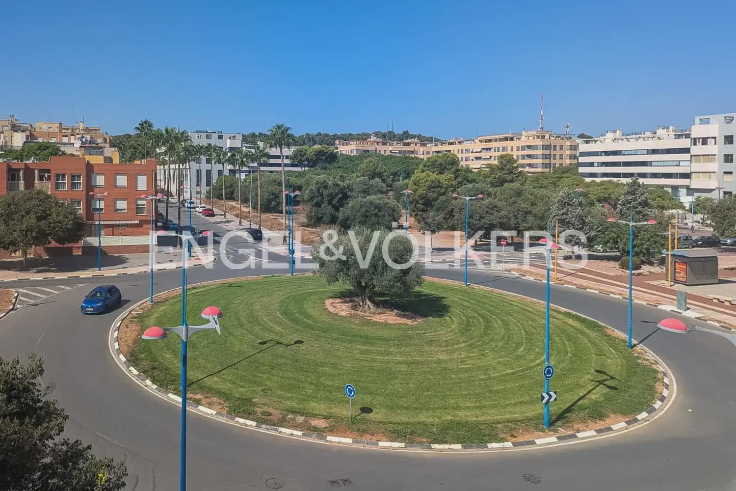 5 quarto Moradia em Banda para arrendar em Torrent com piscina garagem - 1 800 € (Ref: 10024935)