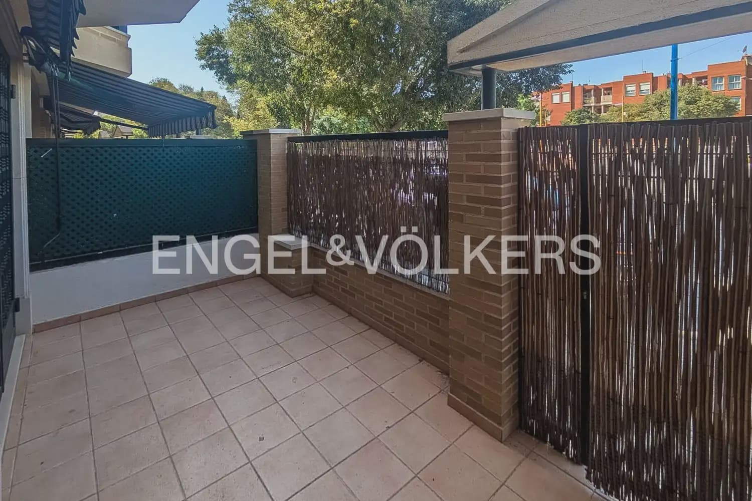 5 quarto Moradia em Banda para arrendar em Torrent com piscina garagem - 1 800 € (Ref: 10024935)