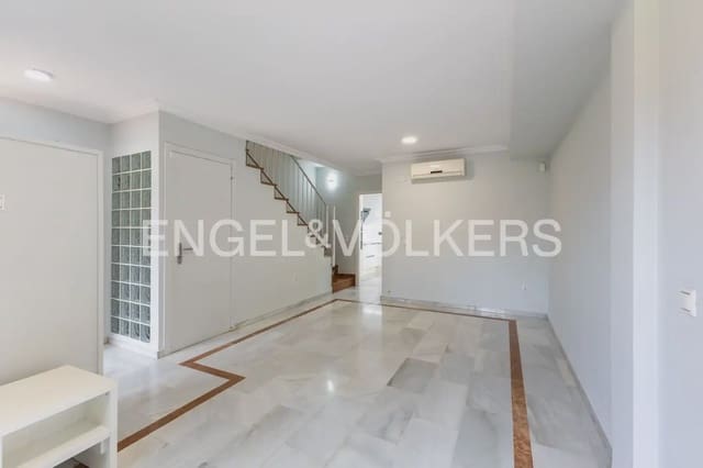 5 sypialnia Dom szeregowy do wynajęcia w Torrent z basenem garażem - 1 800 € (Ref: 10024935)