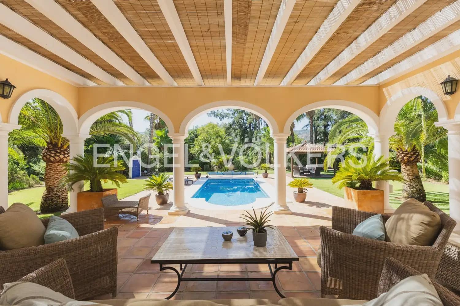 4 bedroom Finca/Country House for sale in Pedreguer with pool garage - € 1,590,000 (Ref: 10024936)