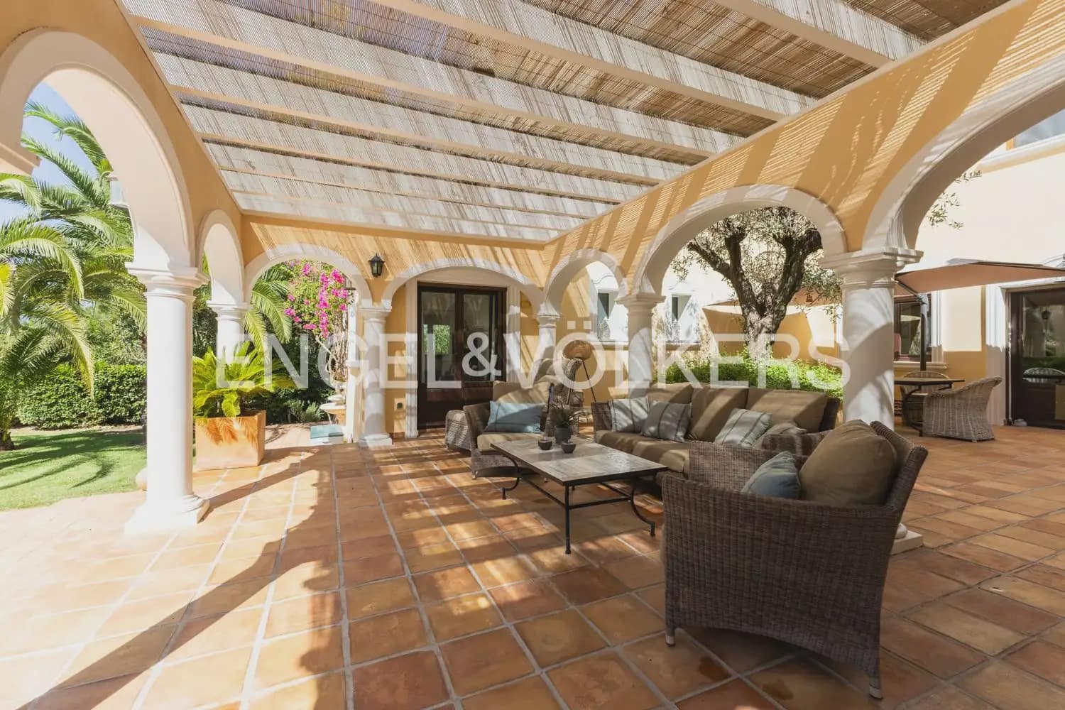4 bedroom Finca/Country House for sale in Pedreguer with pool garage - € 1,590,000 (Ref: 10024936)