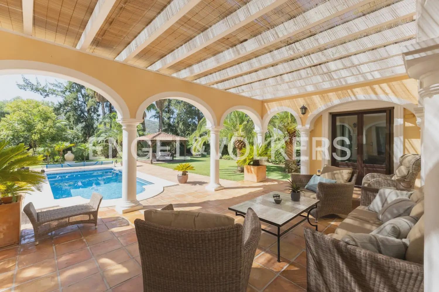 4 bedroom Finca/Country House for sale in Pedreguer with pool garage - € 1,590,000 (Ref: 10024936)