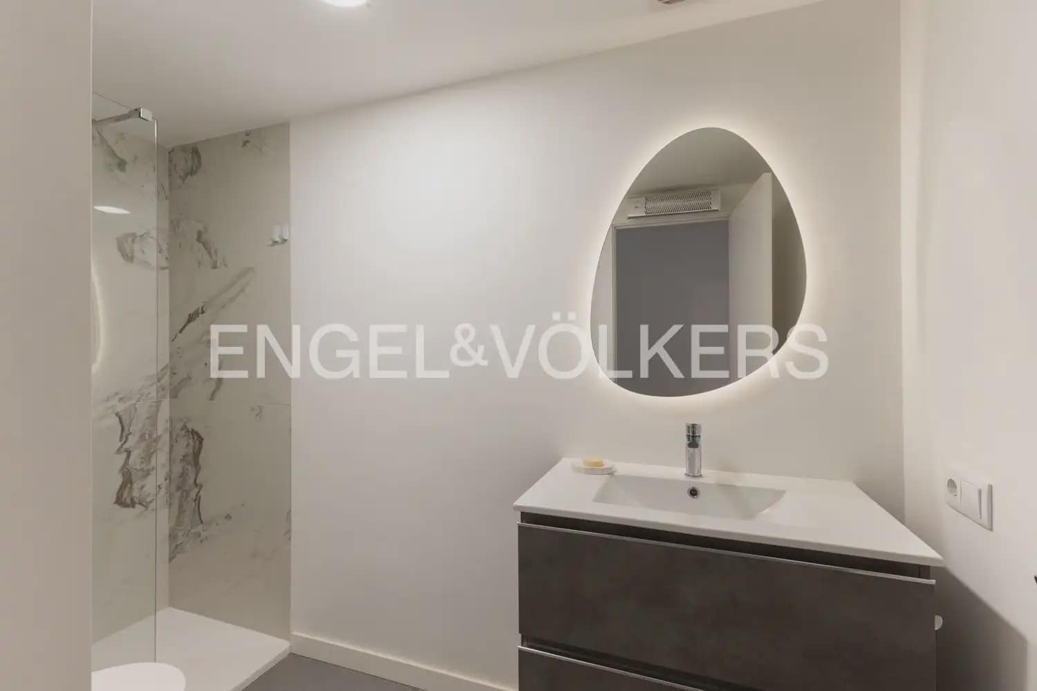 3 bedroom Flat for rent in Castello de la Plana with garage - € 1,350 (Ref: 10024937)