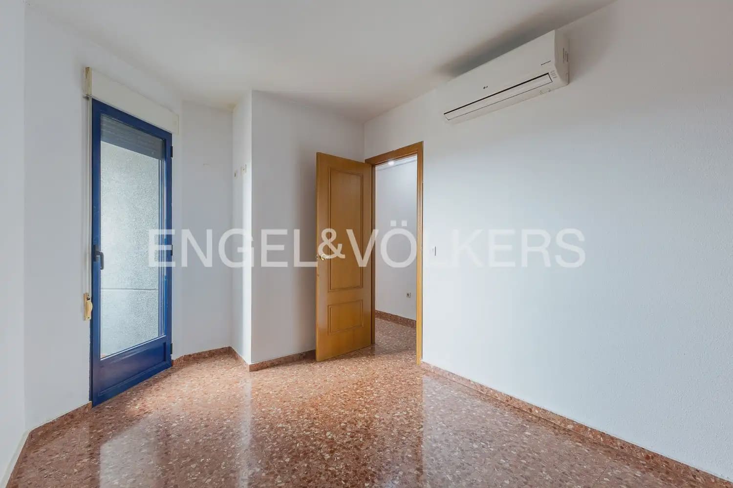 3 soveværelse Lejlighed til leje i Valencia by med swimmingpool garage - € 1.250 (Ref: 10024940)